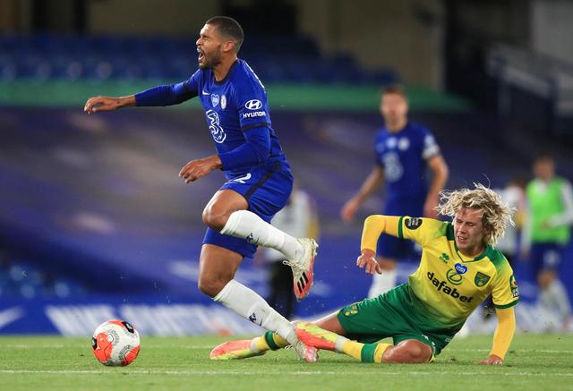 看台飞瓶事 看台飞瓶事